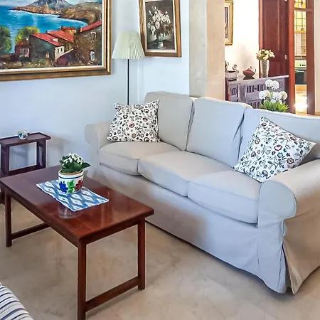 4 Bedroom Gorgeous In Picafort Vakantiehuis